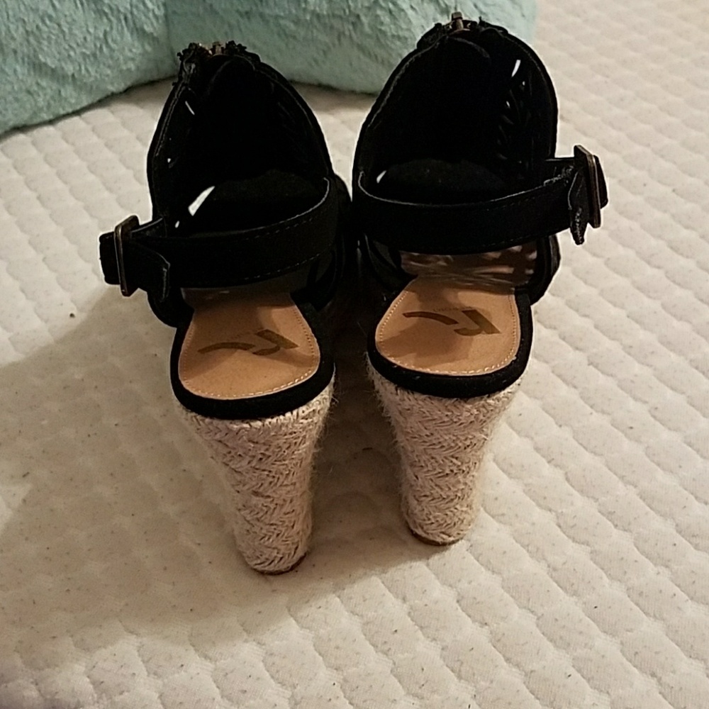 Shoes - Picture 2 of 6